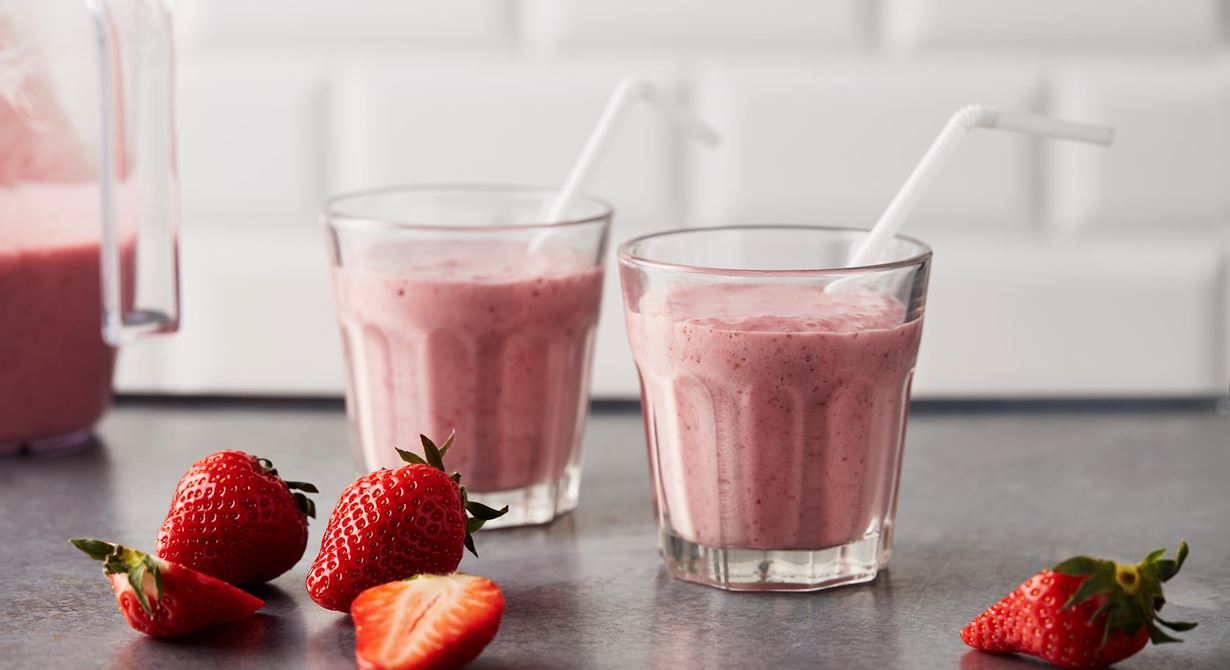 Mjölkdrinken med populär jordgubbssmak påminner om en milkshake. Perfekt att serveras kall närsomhelst under dagen.