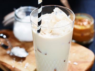 Markus Westh har skapat en härlig sötsalt och krämig mjölkdrink med smak av ljuvlig dulche de leche.