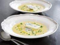 En vacker, god och nyttig soppa, laddad med energi. Söt och lite syrlig, med något rund smak. För att den lena morotssmaken ska komma till sin rätt lägg på lite extra Kvibille Gräddädel. Gott för rutinerade smaklökar.