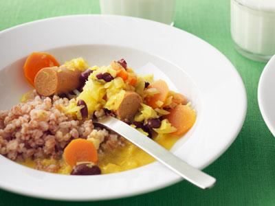 En mild currygryta med sojakorv och färska grönsaker. Elever och personal tackade första gången vi lagade den.