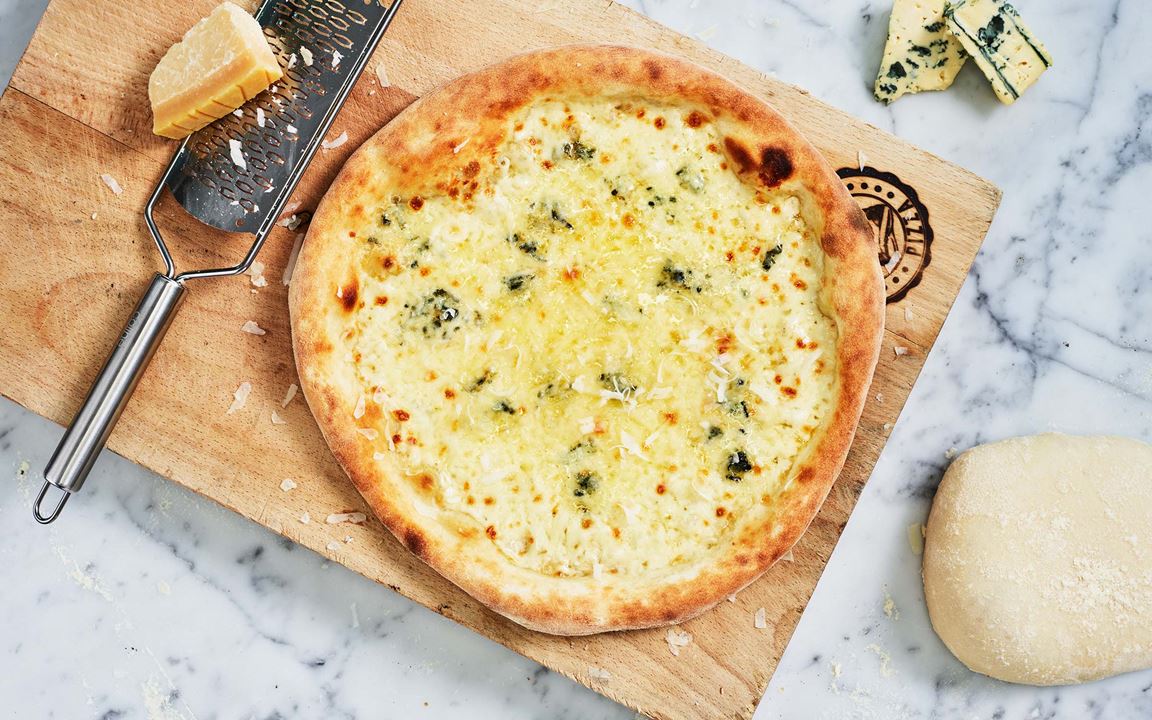 Ripples afskaffe Forstærker Pizza bianco med mozzarella, parmesan och ädel - Recept för matbranschen &  skola - Arlas Kundwebb