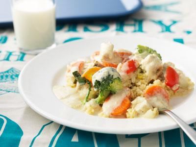En färgglad och supergod gryta med quornbitar istället för kyckling. Vitkål, broccoli, morötter och kort tillagningstid gör den ännu mer klimatsmart.