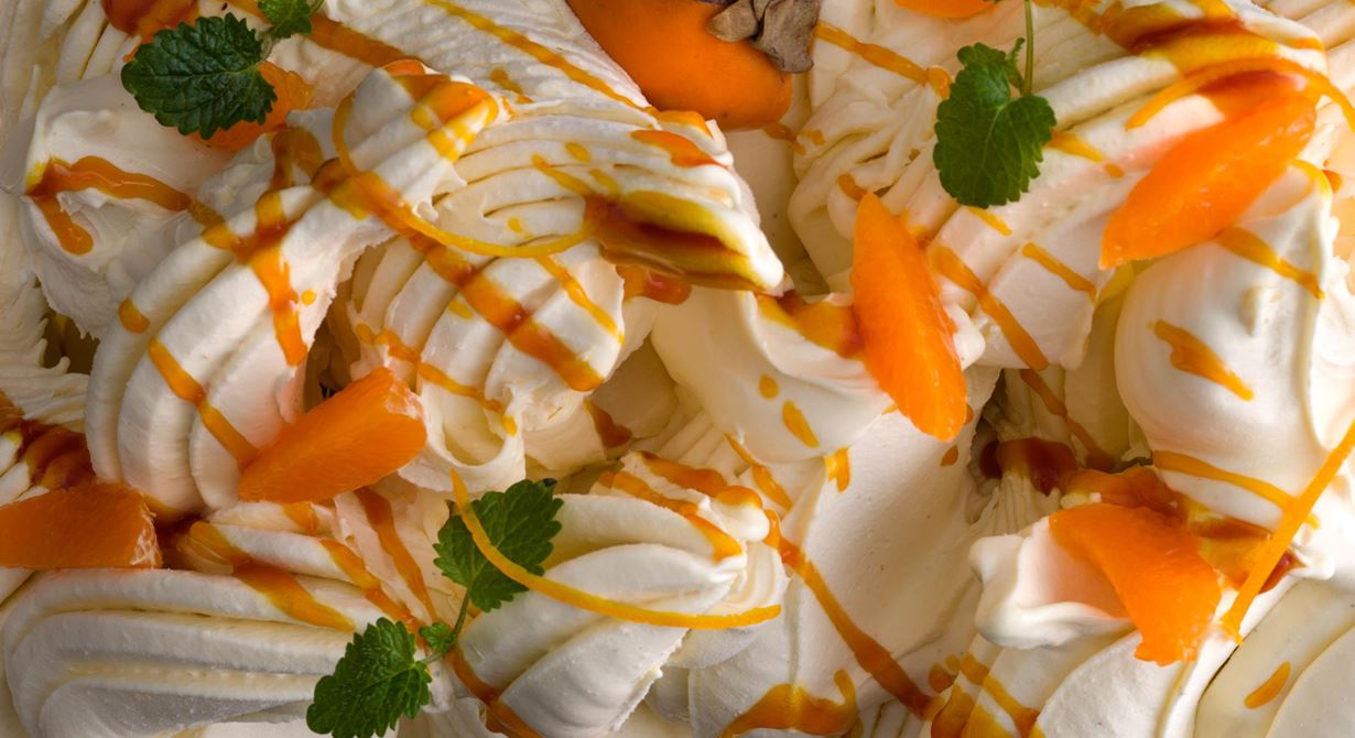 Läskande och smakintensiv sorbet. Persimon påminner lite i smaken om söta plommon och dadlar.