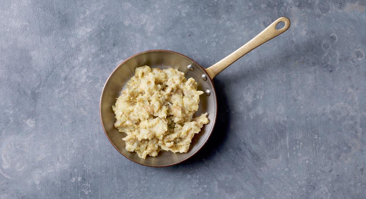 En supergod kombination med söt jordärtskocka istället för den klassiska potatisen. Krämig yoghurt och citronskal ger balanserande syra.