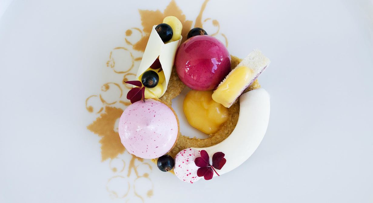 En tidskrävande dessert i världsklass med harmoni och exakthet i alla kompositioner - både i de varma och de kalla.