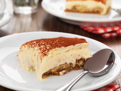 En äkta italiensk tiramisu görs på mascarpone, men här använder du istället färskost. Resultatet blir ännu godare.