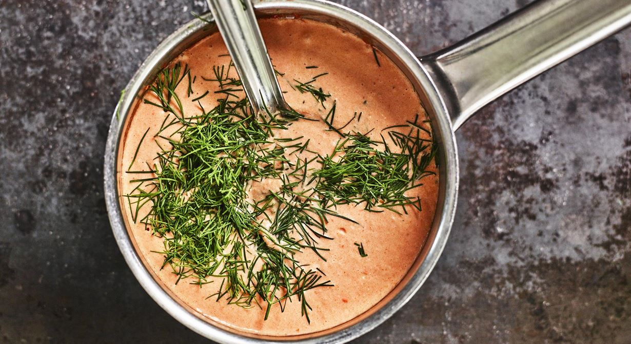 Dillen höjer tomatsåsen och passar därmed till allt från falukorv och ugnsbakad fisk till bakad kycklingfilé och nykokt pasta med riven ost.