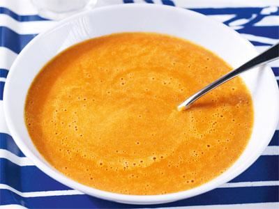 Mustig soppa med mycket tomatsmak. Linserna ger protein och reder soppan, sockret rundar av tomatsmaken.
