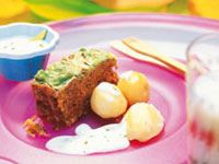 Kålpudding med asiatiska smaker väcker nyfikenhet. Läcker och fräsch med en klick limeyoghurt.