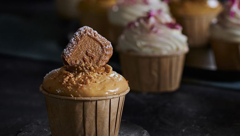 Cupcakes with Biscoff Cream Cheese Frosting