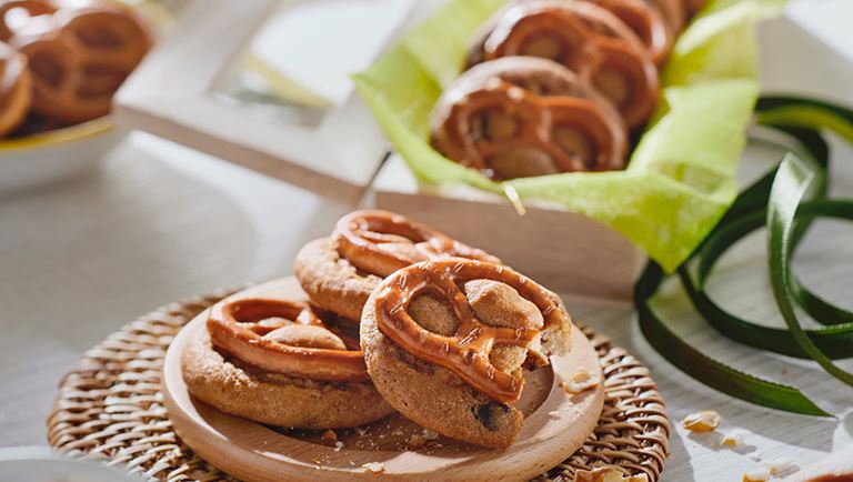 Pretzel Chocolate Chip Cookies, ‘Biskut Cip Coklat Pretzel’