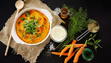 Carrot puree with marjoram and bronze fennel