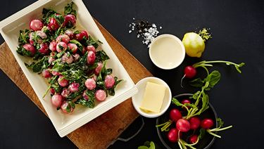 Creamed radishes with spinach and lemon