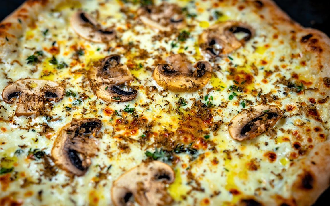 Roman Pizza Bianco: Mushroom & Truffle