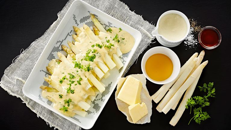 Steamed White Asparagus With Creamy Chervil Mousseline 