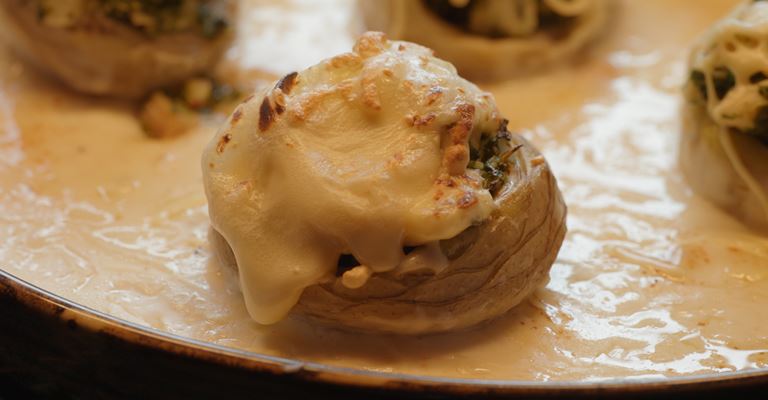 Artichoke Hearts Stuffed with Chicken and Spinach