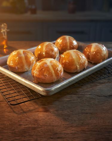 Πασχαλινά γλυκά ψωμάκια (Hot cross buns)