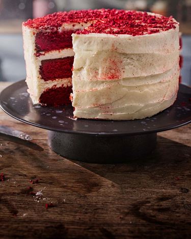 Vörös bársony torta krémsajtos-vajas cukormázzal