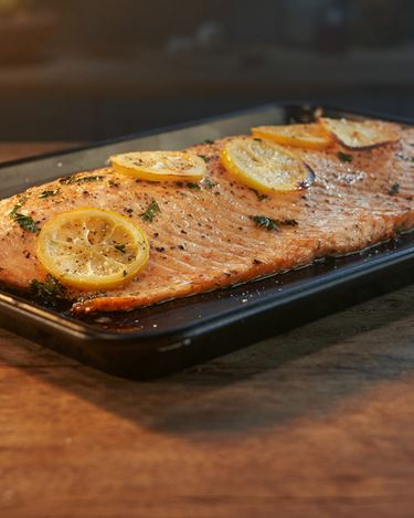 BAKED SALMON WITH LEMON-PARSLEY BUTTER