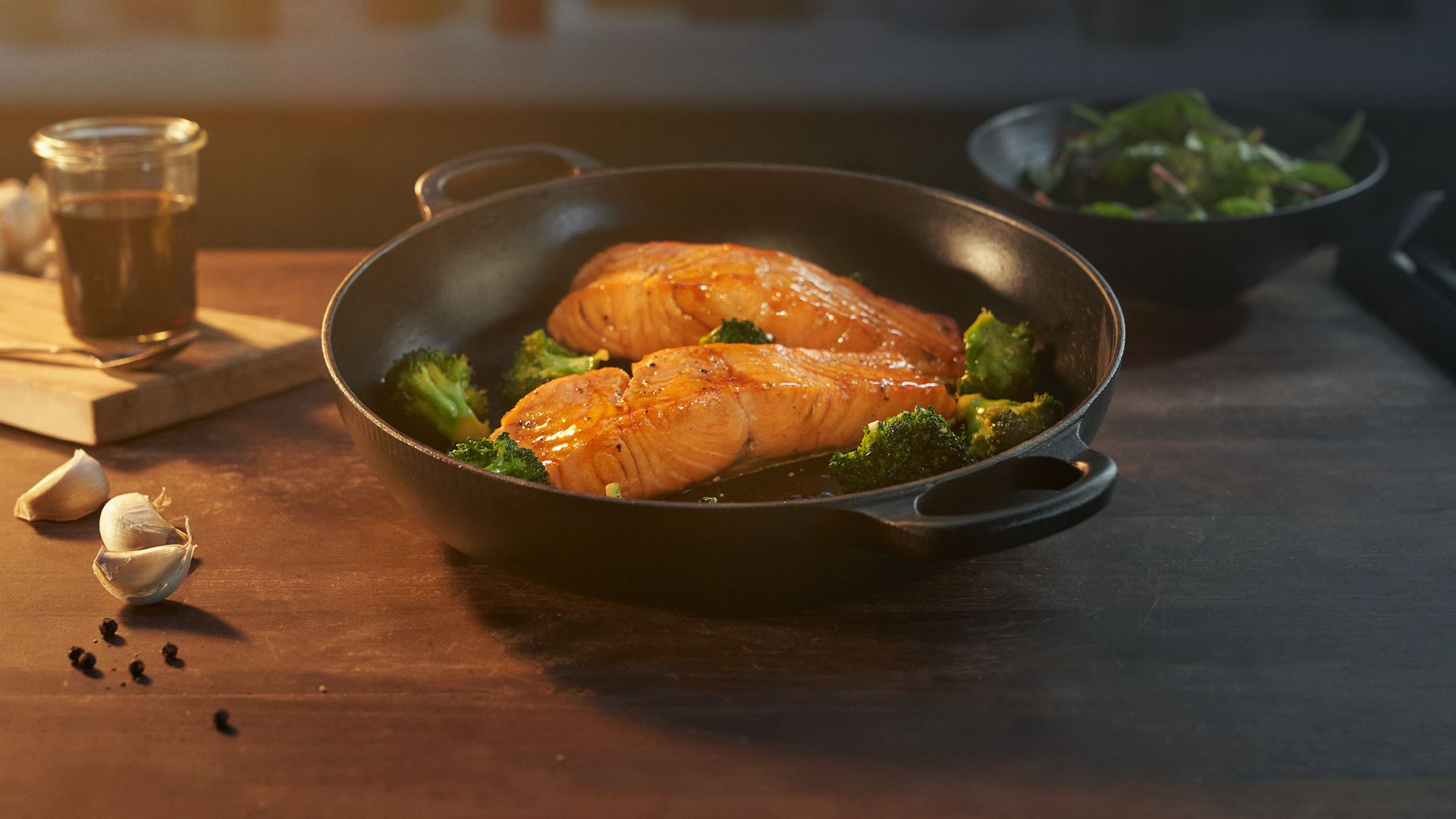 Salmón frito con soja | Lurpak®