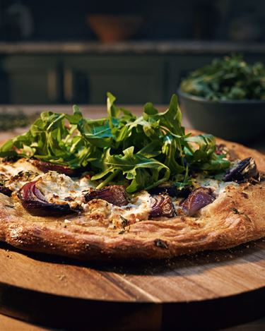 CARAMELISED RED ONION PIZZA