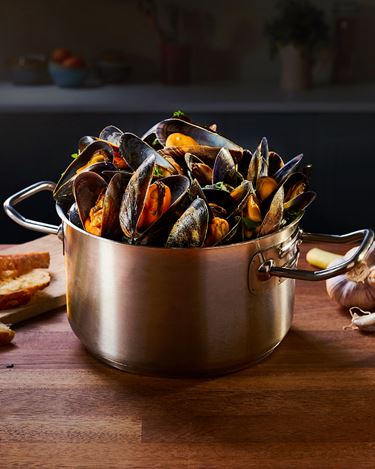 MUSSELS WITH GARLIC AND PARSLEY
